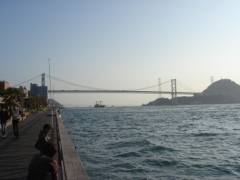 朝から関門橋を眺めながら